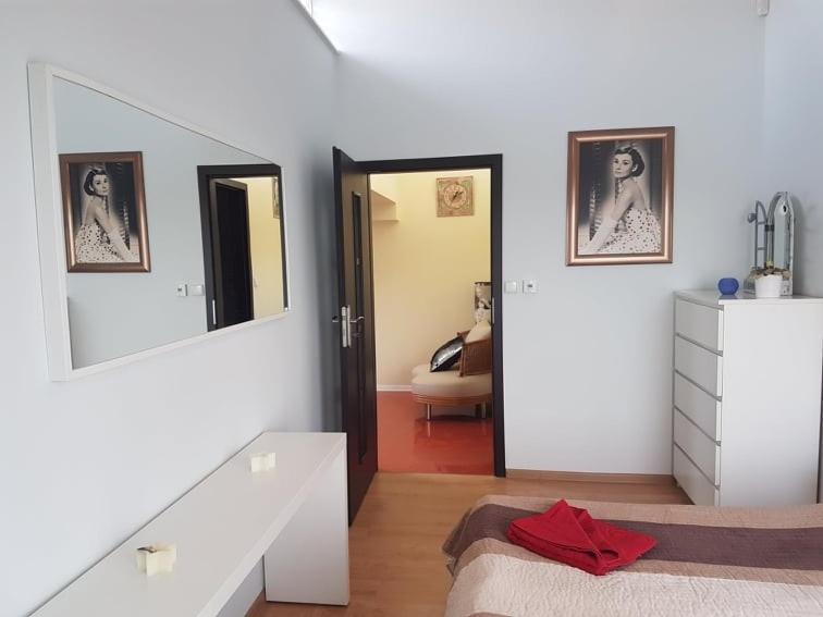 Apartament Nina Skoczów Exteriör bild