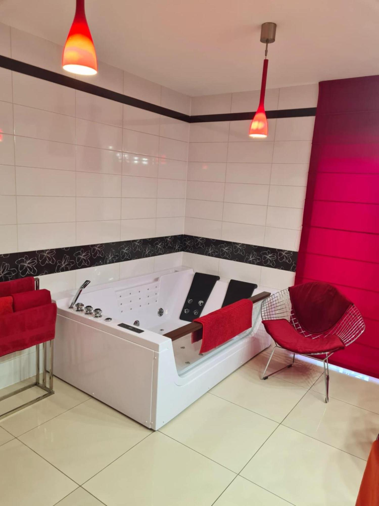 Apartament Nina Skoczów Exteriör bild